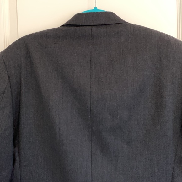 Joseph Abboud suit. - Picture 10 of 16